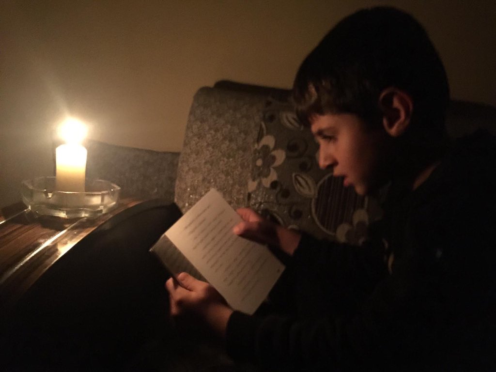 Kaynaklarımızı tasarruflu kullanmazsak neler olurdu dedik ve 3/A sınıfı öğrencileri mum ışığında kitap okudu 🕯<a href="/ziyaselcuk/">Ziya Selçuk</a> <a href="/SeyitAliBuyuk/">Seyit Ali Büyük</a> @Mehmeta10176968 #konyamem #kulumem