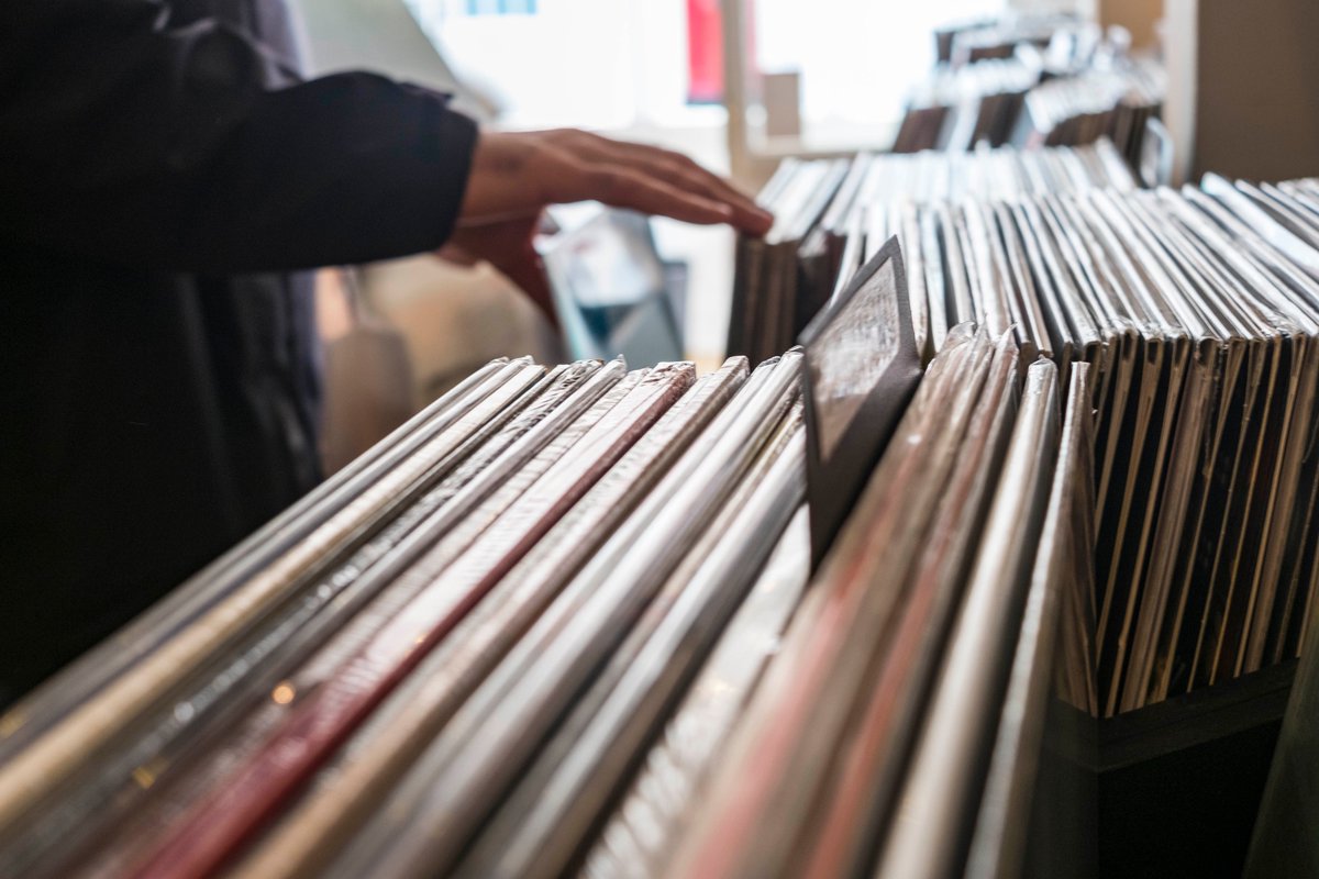 Los40Classic's tweet photo. Esta es la lista de los 10 vinilos más vendidos de la última década. 💿https://t.co/tRYuzV3Z7j El formato no deja de crecer, y ha supuesto el 26% de las ventas físicas del último año. https://t.co/1aELBlkltc
