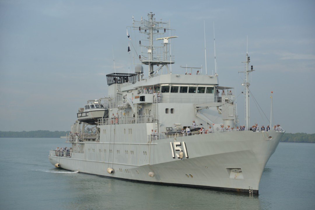 NatHydroCentre's tweet photo. All safe and sound. KD PERANTAU secure alongside Tambatan Pangkalan TLDM Pulau Indah. 

#HomeofDroggies
@tldm_rasmi 
@KD_Perantau https://t.co/kD9IQ0iWol