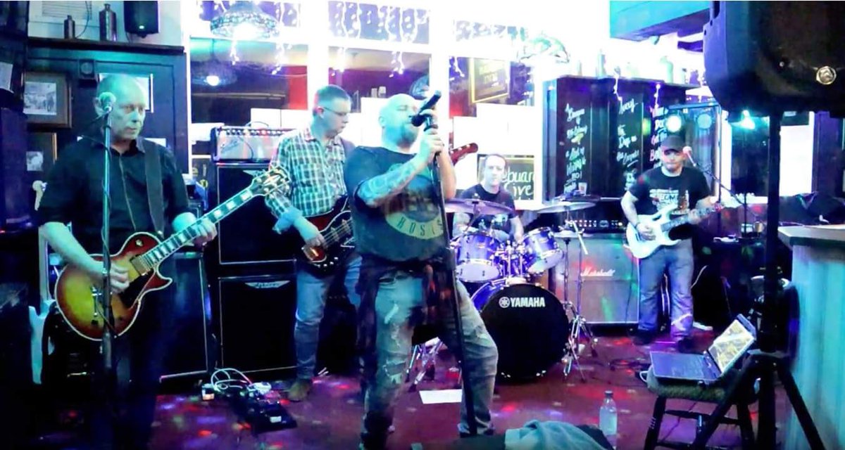 FalseIdolsBand1's tweet photo. We’re The False Idols Band - A #Derbyshire based #rockband playing #classicrock #punk &amp; #rhythmandblues from 1950’s to present day. Book us to play gigs, parties, events, &amp; pubs, festivals, concert halls and stadiums ( ok so we can dream) 🎸#FridayFeeling https://t.co/YktMcxoVXg