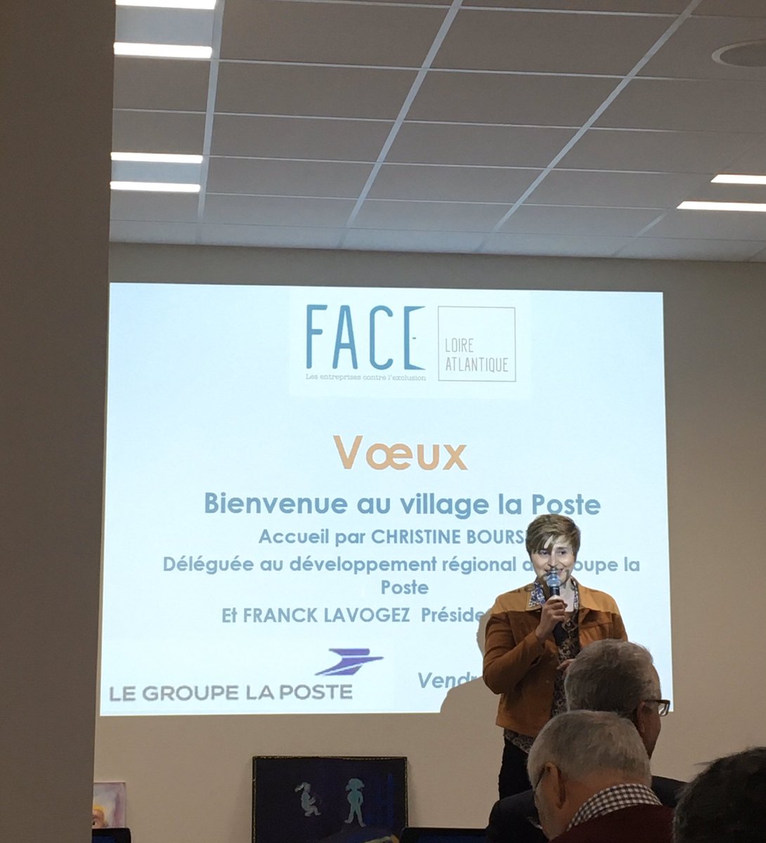 PatrickLEFEBV18's tweet photo. Vœux 2020 @FondationFACE44 dans les locaux du village @GroupeLaPoste : de nombreuses initiatives nouvelles en faveur de l’emploi engagées en 2019 : FACE o femmes, emploi / réfugiés, 100 chances 100 emplois.... et d’autres pistes à venir en 2020 ! Bravo à toute l’équipe 👏 https://t.co/0fvXYW5ESw