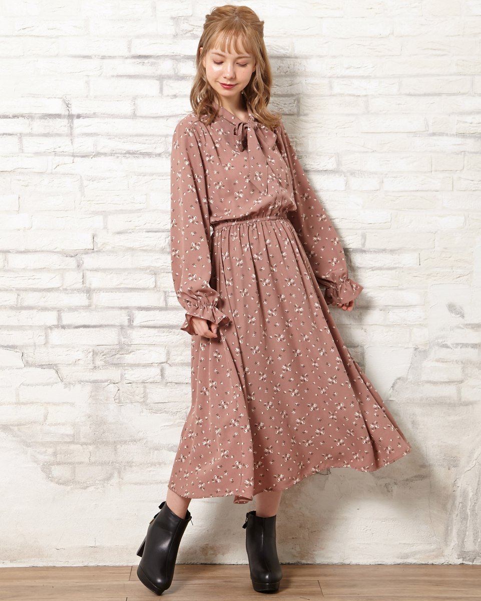 Ingni Store イング公式 A Twitter 花柄ボウタイワンピース 3 900 オトナ女子な雰囲気 上品さもガーリーっぽさも欲張れる 花柄ロングワンピ ボウタイを見せつつ トップスを重ねて着ても可愛い 新商品一覧はコチラ T Co I6m25jn2ow Ingni