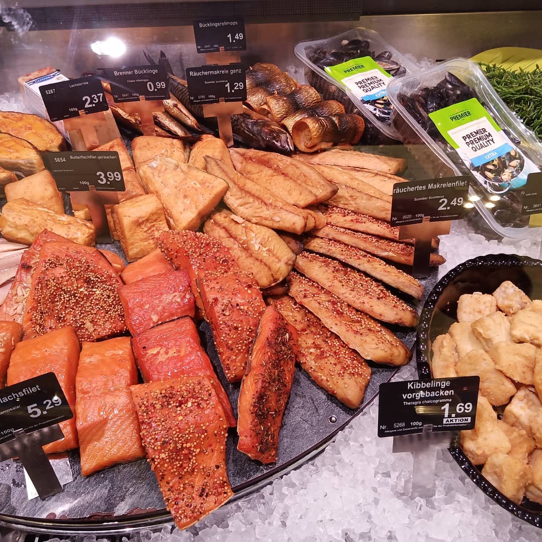 Sebasti48529536's tweet photo. Fischers Fritz fischt frische Fische 🐟 und wir verkaufen diese dann 🤗 jeden Tag frisch geliefert 🚚 und einfach lecker. 😋
Ob Hering, Lachs, Kabeljau oder einen Meeresfrüchte Salat, 🥗 bei uns finden sie garantiert etwas passendes.

#edeka #fisch #frisch #meeresfrüchte https://t.co/FuKC1W6gPk