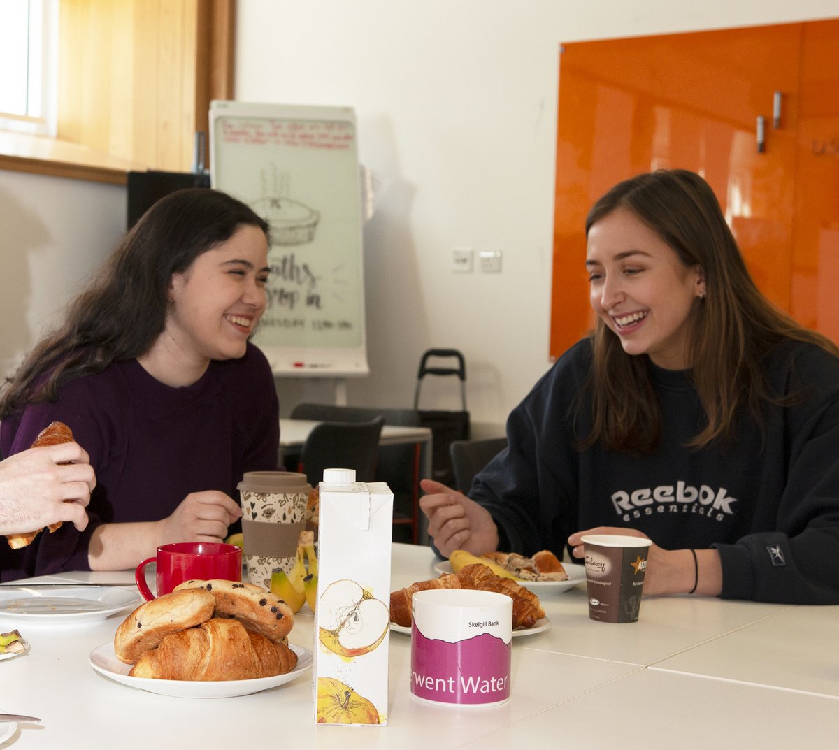 UoMLibrary's tweet photo. Did someone say croissant? 🥐🥐🥐 Start your morning calm and focused with our free breakfast and mindfulness sessions 🌇 Every weekday, 9:30-10am and 10-10:30am in the AGLC Training Room. #ExamExtra https://t.co/pCL006CgB6 https://t.co/KYW2zmIChc