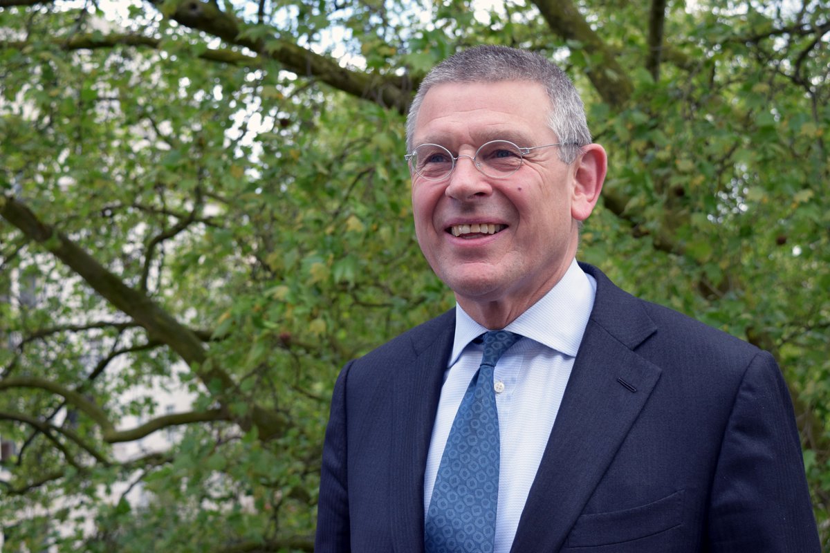 Latymer1624's tweet image. On 20 Jan Howard Covington (Chair of the @AlanTuringInsti) will share his fascinating perspective on the opportunities and threats presented by the rapid changes taking place around us. Book your ticket to "Glimpsing our AI Future": bit.ly/2N6r3ZU #InspiringConversations