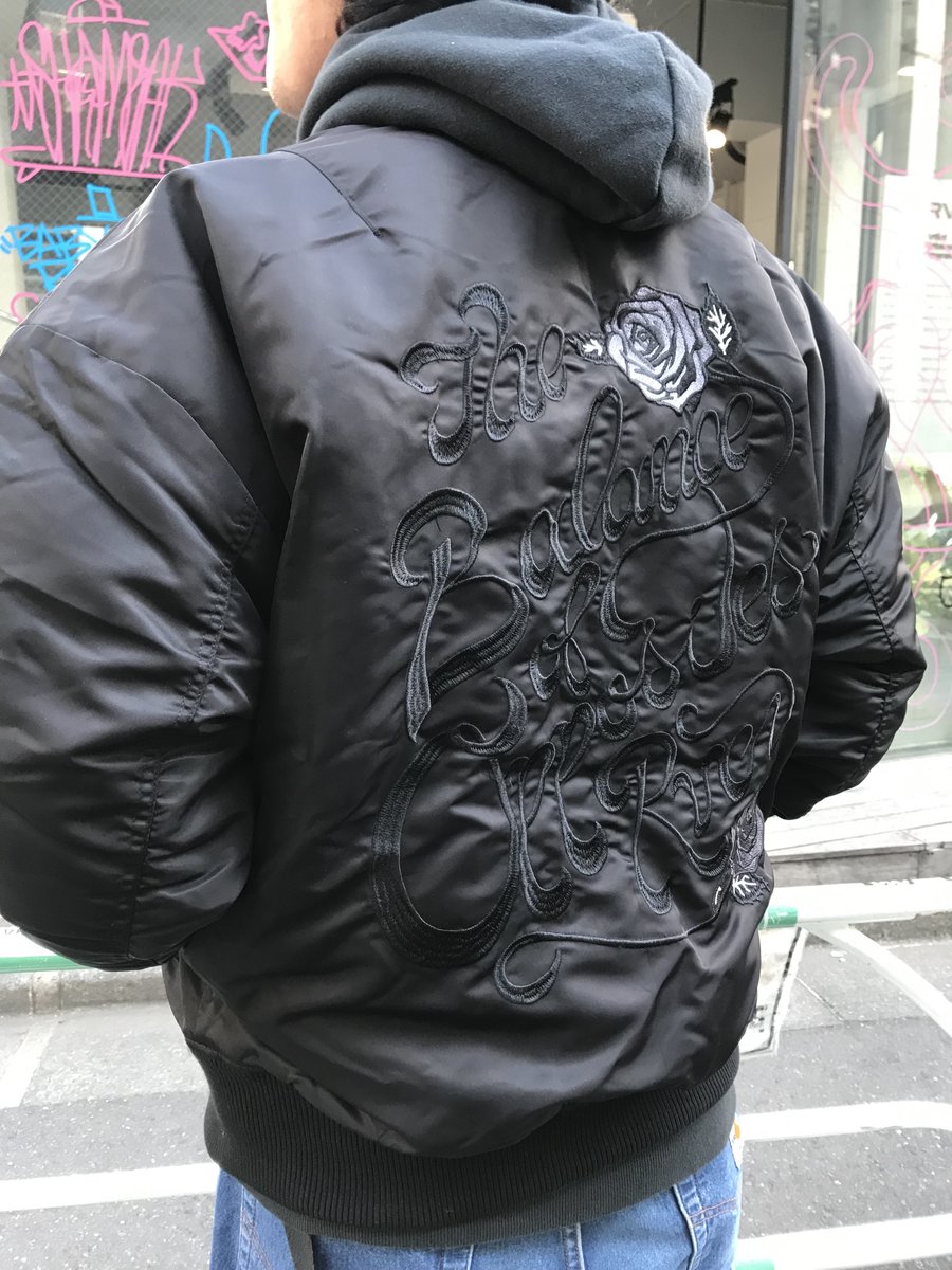 RVCAJapan's tweet photo. "Balance Rose MA-1 Jacket" || 新作のMA1ジャケットジャケットは胸元とバックに大きく入ったローズの刺繍が印象的。冬の強い味方、肉厚なボディも◎ || #rvcajapan #RVCA

アイテム詳細 >> https://t.co/osb646qUv9 https://t.co/EW7u6QLgFU