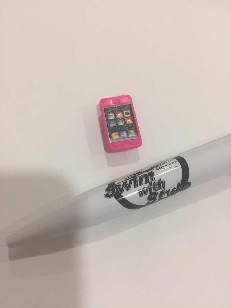 swimwithstyle_'s tweet photo. This weeks lost property is on the small size. Any swimmer lost a mobile phone? https://t.co/JiPAbVAUl8