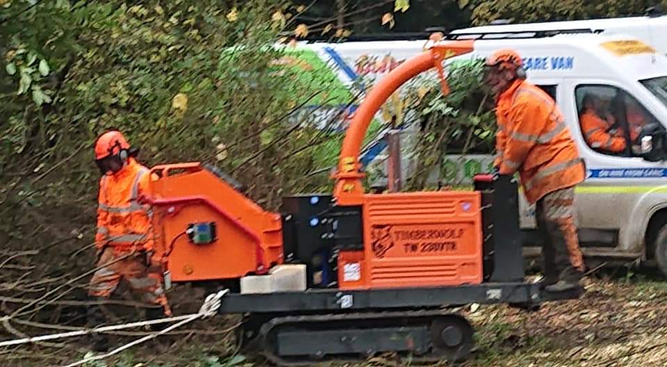 NetsNot's tweet photo. If anyone wants to know about the scale of #WildlifeCrimes carried out by #HS2 please contact me I was the first to walk the entire route and reported the first crimes @HS2Ltd chip all the evidence the second trees are felled We watched them fell & chip a bat roost tree #Harvil https://t.co/sy3eRSwHn5