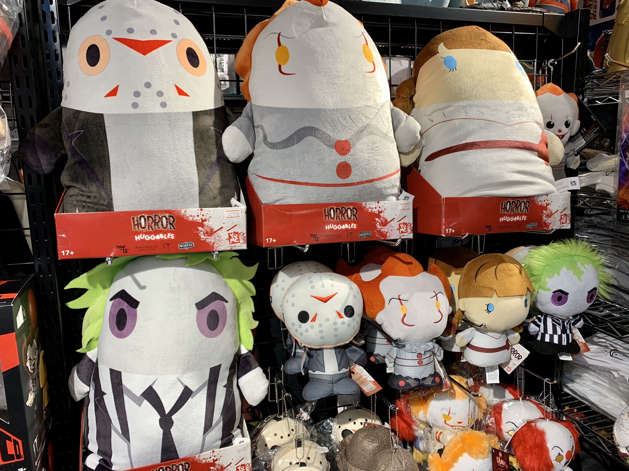 豆魚雷 高円寺店情報 ホラー界は今 ぬい ブームなのか ってぐらいホラーぬいぐるみ充実しております モフりに来てね ジェイソン アナベル ペニーワイズ ビートルジュース ホラー映画 T Co Otgwmgeo8c Twitter