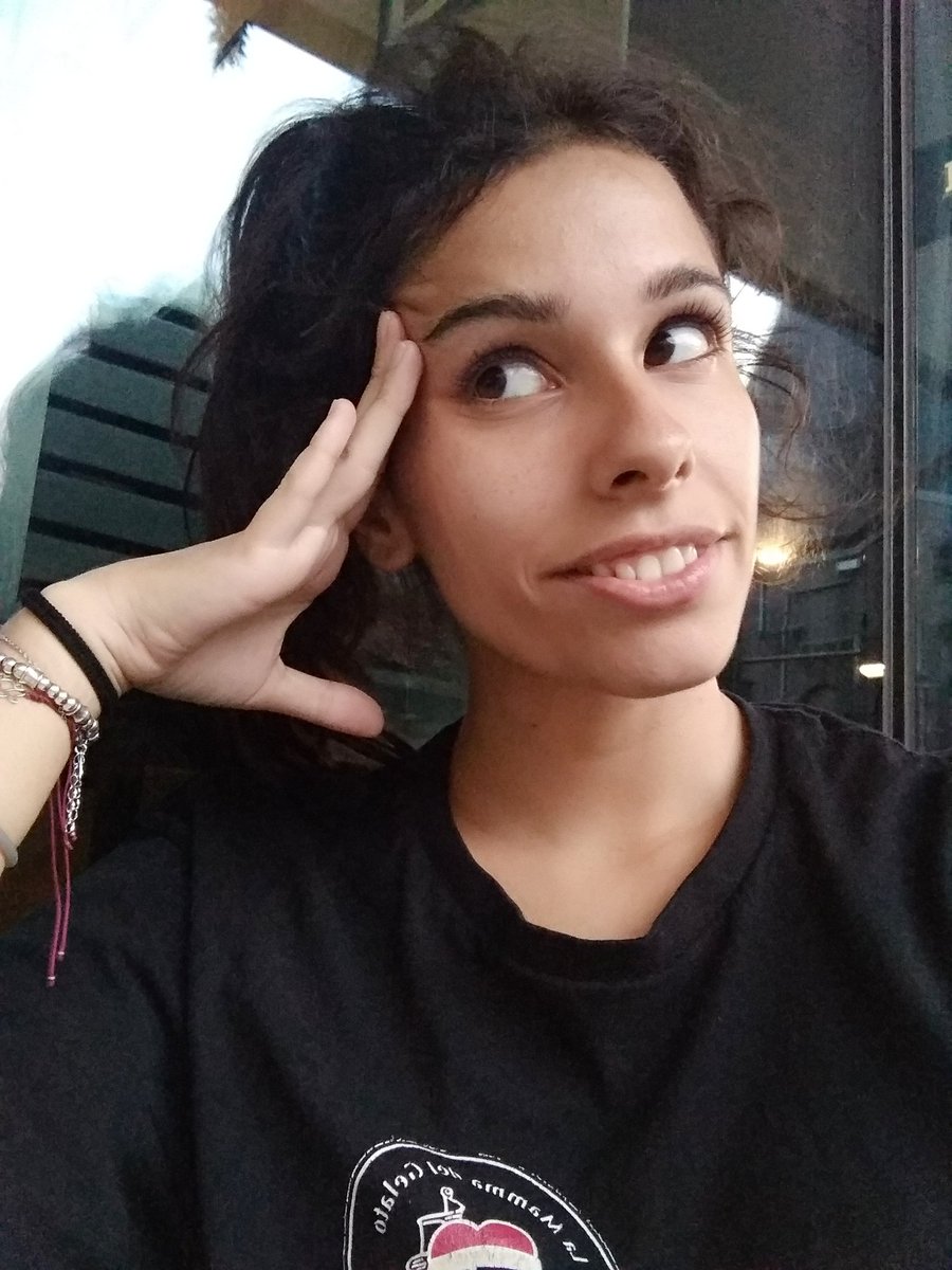 mpadial_'s tweet photo. Aquí en mi descanso de heladera pensando en hacerme barista... Ni tal mal mis dos primeros cafés! :D
(Atención pelazo) https://t.co/tTtpbCGQof