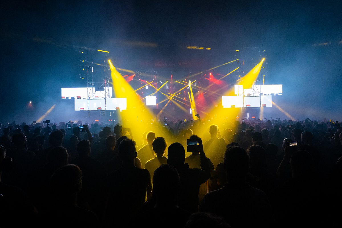 luc_bouchon's tweet image. Time for a little bit of self-promotion : 
Hi, I am Luc, and I am a french, full-time esport photographer. 
I am available for hire anywhere in the world.
I have worked with @DreamHack, @SolaryTV, @LeStreamEsport and more. 
Portfolio : esportphotography.luc-bouchon.com