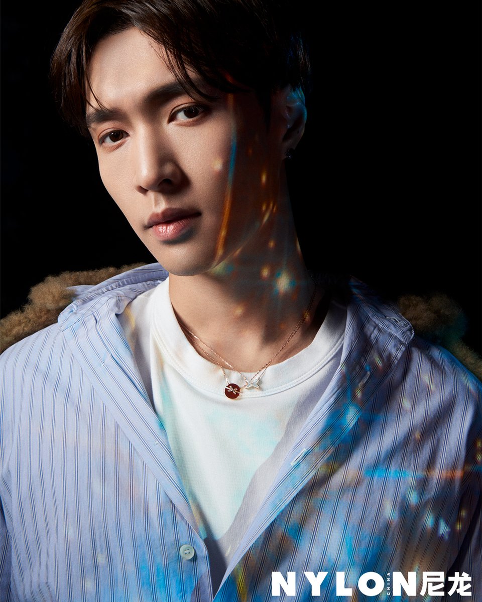 Chaumet's tweet photo. Music producer, singer, actor, dancer and Chaumet ambassador @layzhang wearing our new Jeux de Liens Harmony engravable medallions and Jeux de Liens pendant in Nylon China's issue.
#CelebritiesinChaumet https://t.co/iVZKBoIyyR
