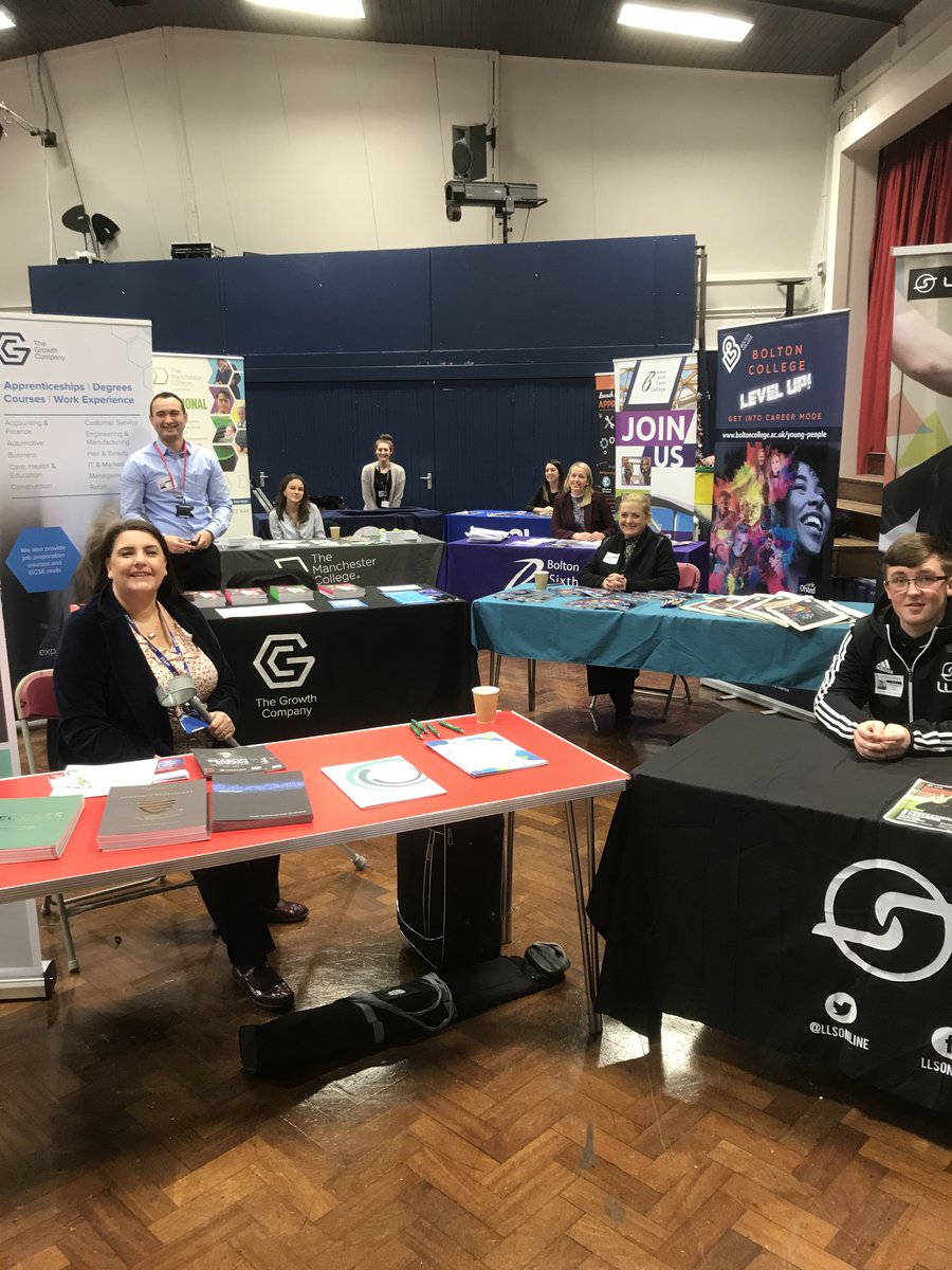 SmithillsSchool's tweet photo. Thank you to all the Post 16 Providers who attended our Y11 Parents evening &amp; PPE evening last night, helping students to receive advice and guidance. #BoltonCollege #SalfordCollege #LLS #BSF College #AllianceLearning #BuryCollege #GMLPN  #The Growth Company #TheManchesterCollege https://t.co/ZjCx7OWSdG