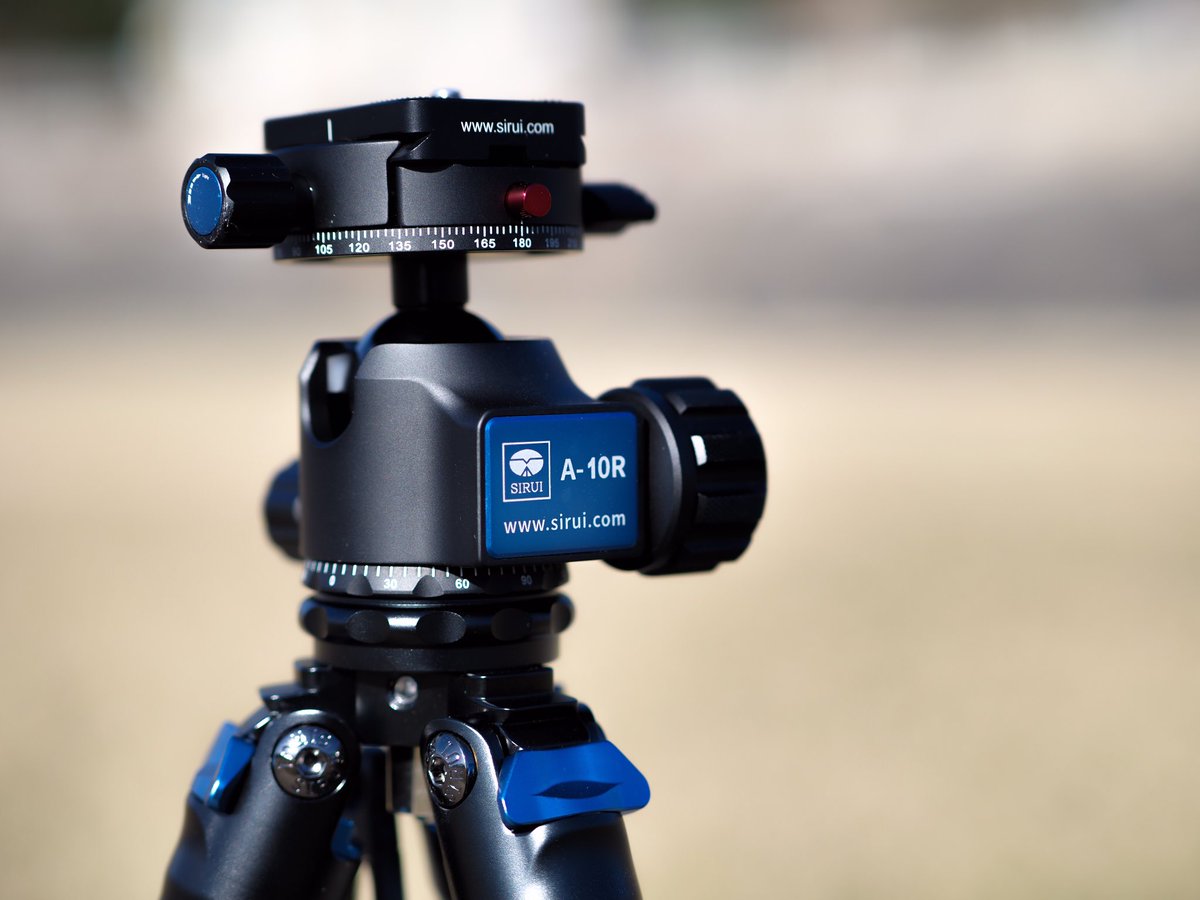 Fmi_ta's tweet photo. SIRUI TM-254＋A-10R（カーボン)

中華メーカー三脚だけど素晴らしいビルドクオリティ

#SIRUI  #tm254 ＃三脚ポトレ https://t.co/SE7Y5K9v7t