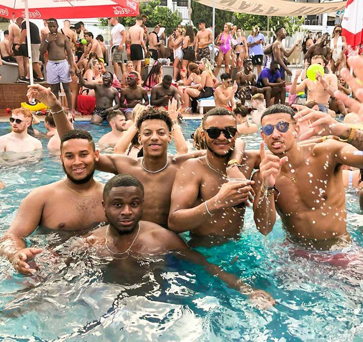 Hello weekend, we've been thinking about you all week 😎

📸: <a href="/gabriel_nichols/">Gabreiel</a>