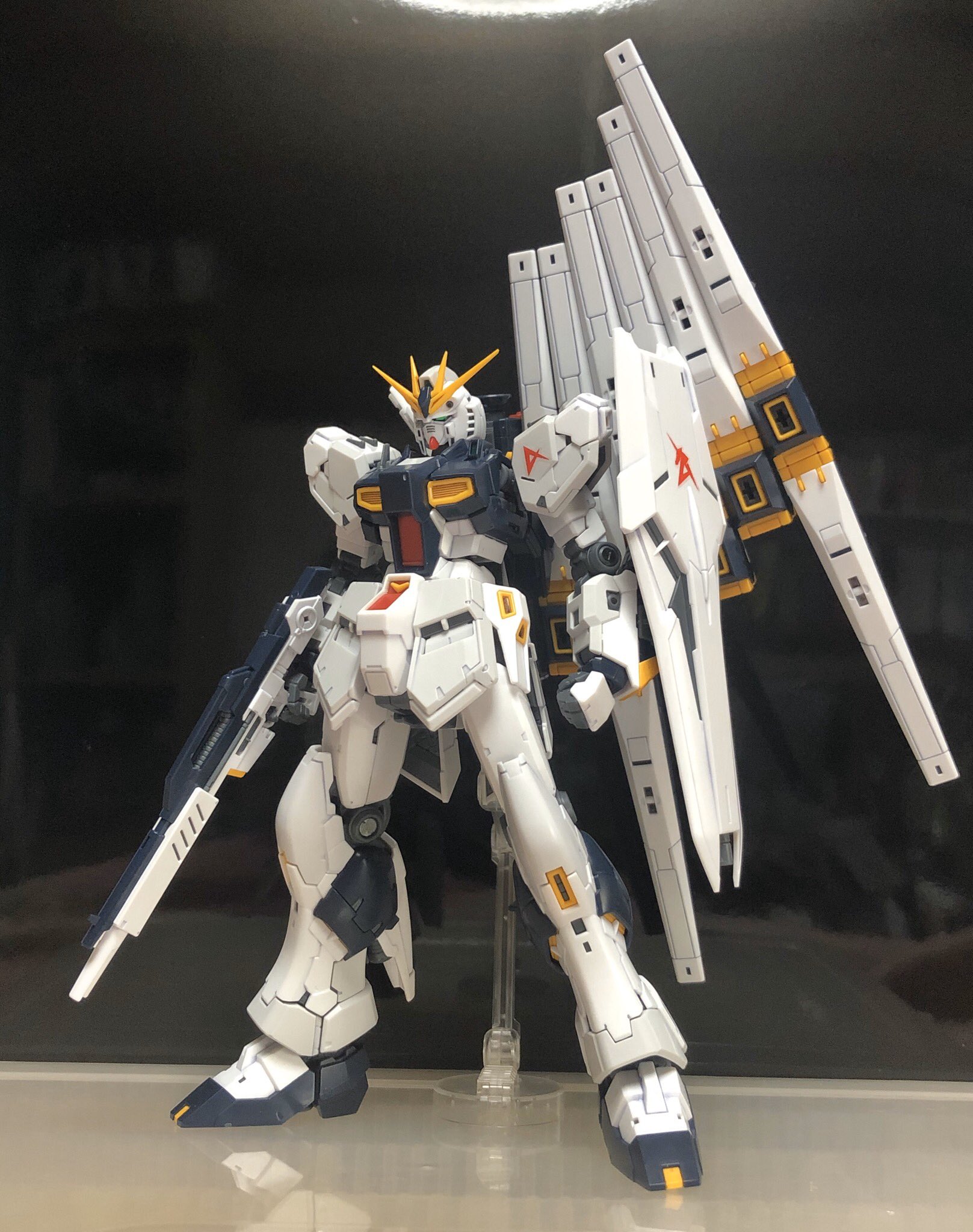 こじ ゆう モチベください Pa Twitter Rg ガンプラ Nガンダムでけた 既にディテールいっぱいなので 敢えてマーキングは控えめ メタリックシールとアムロマークのみ しかしまぁ出来がいい そりゃすぐ売り切れるわな 全装備状態だと後ろに倒れるので 立たせて飾る