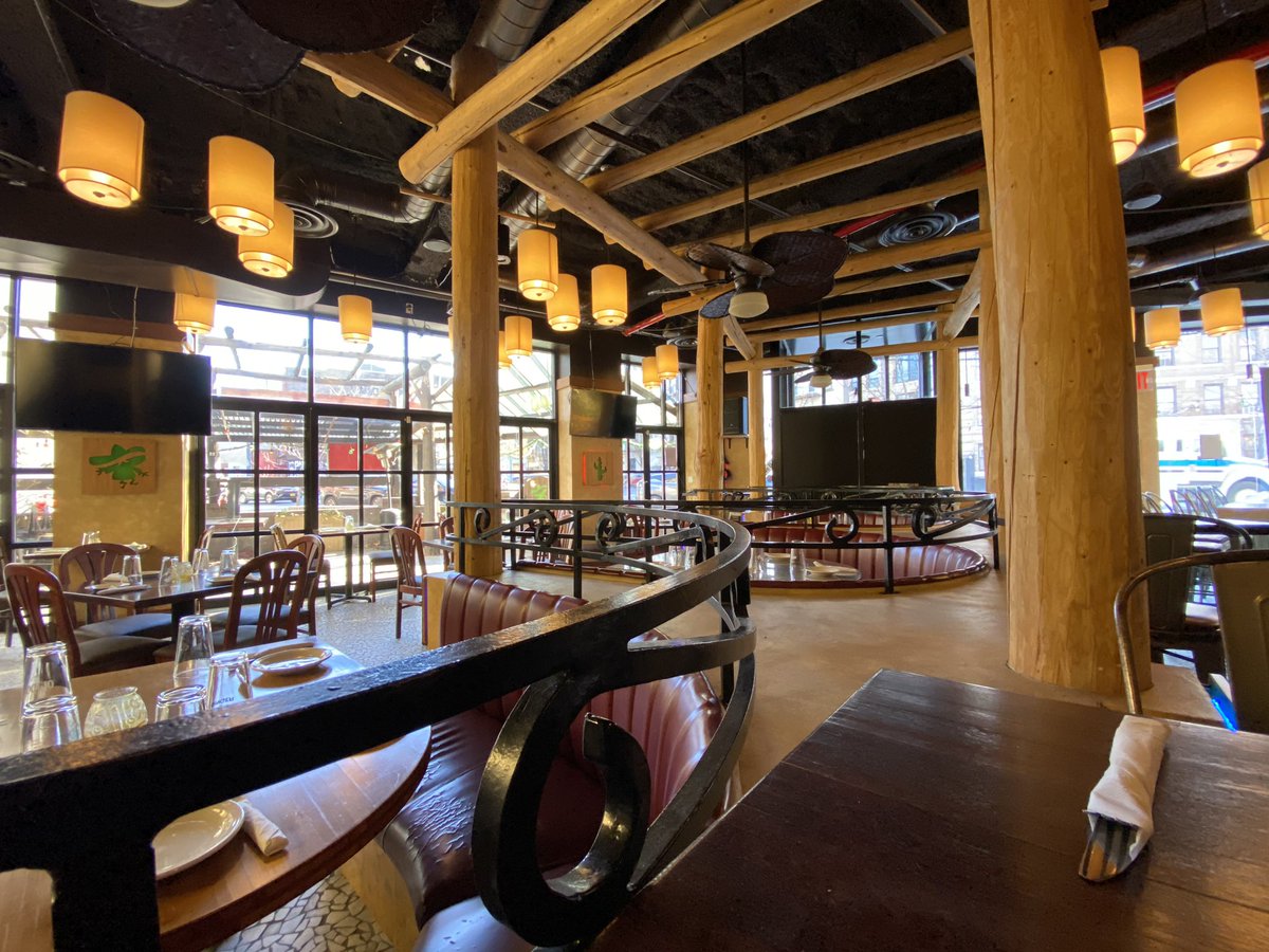 sidewalk_realty's tweet photo. Phenomenal Williamsburg Restaurant for sale! 2600 sf plus an 1100 sf outdoor patio, reserved onsite parking for 10 cars, 2 bars and everything you need and then some to hit the ground running with your new restaurant!  DM us for more info. #williamsburg #sidewalkrealty https://t.co/zrtbgnznj0