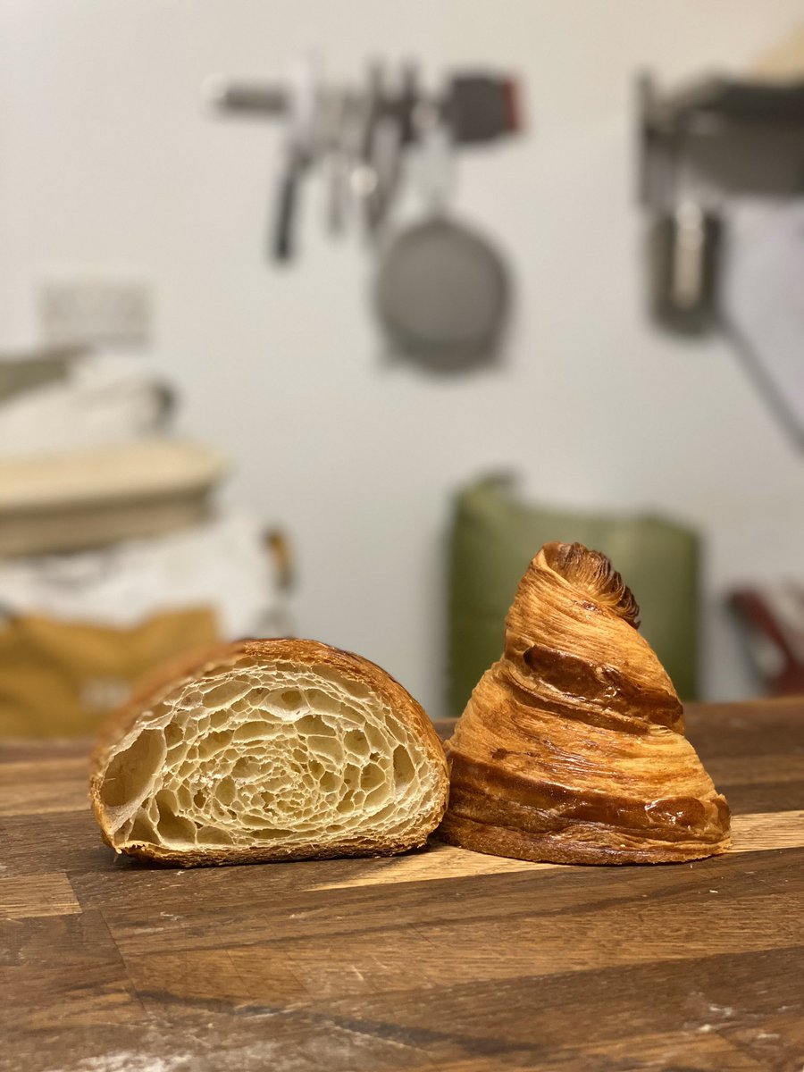 PlurBakery's tweet photo. Croissants! 3 days to make and made by hand 🖐🥐 #highoncroissants #obsessed #thisismycraft #flourwatersalt #sourdoughbaking #wildyeast #naturallyleavened #bakergram
#shoplocal #irishproduce #bakerslife #teamrofco https://t.co/hgrMqyW8YW