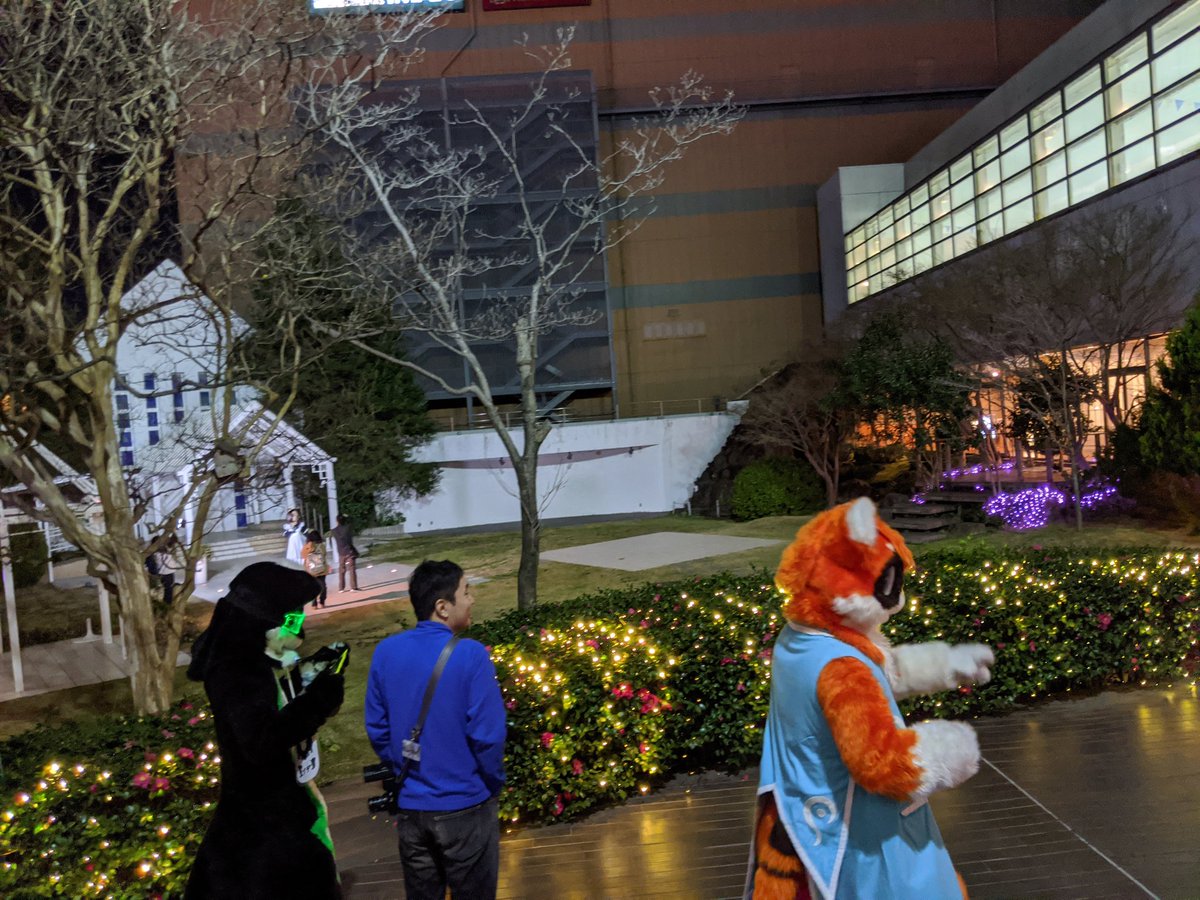 Rattnip's tweet photo. YOU GUYS #JMoF2020 IS BEAUTIFUL
and now I think I understand the #asianphotobooth at #furfest https://t.co/xdCOneSMj8