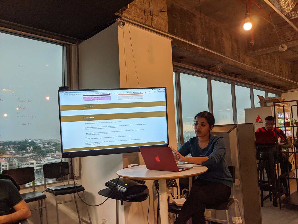 KaodimTech's tweet photo. A good day to kickstart the year with a record-setting Friday with 4 people participating in today's show and tell. From iOS retain cycle issue to why use React for web development! https://t.co/4UiKzLLGOw