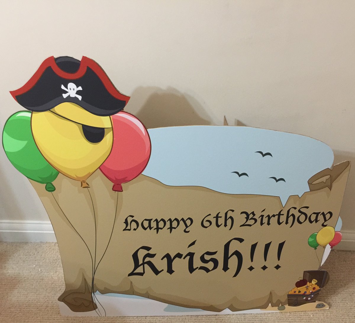 pccutouts's tweet photo. Our pirate scroll cardboard cutout is a must have for all pirate parties! 🏴‍☠ Have all your guests pose in front of this cutout for great party photos and have lots of fun with your pirate mateys! Personalised with any name and age 👍 #pirateparty #themedparty #kidspartyideas https://t.co/zgrz0UCk5R