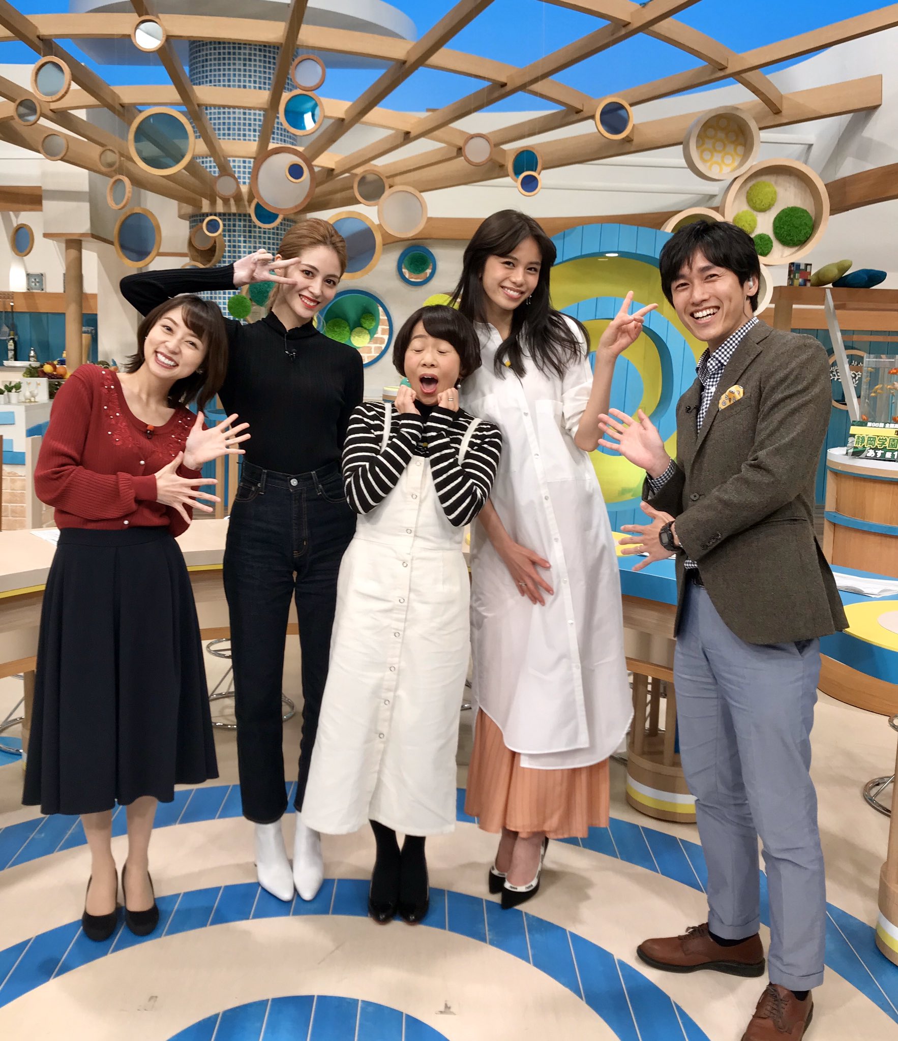 久保ひとみ 本日のまるごとは E Girlsの 晴美さん Amp 楓さんがゲスト 2人に挟まれると私 別の生き物みたい ハハハ E Girlsも出演する明日の Tgc楽しみですね ランウェイは一際 大きな拍手を 当日券もあるみたいですよ Egirls 佐藤晴美