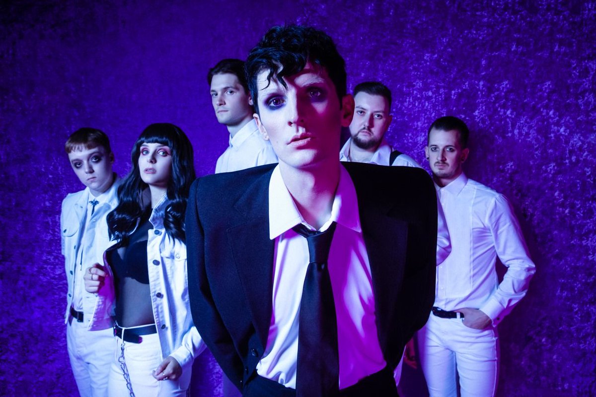 Rock Sound tweet media