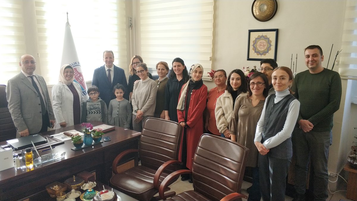 tipsbu's tweet photo. Tıp Fakültesi ailesi olarak Dekanımız Prof. Dr. Erdoğan Çetinkaya Hocamızın yeni yaşını kutladık. https://t.co/vGFNygL5pE