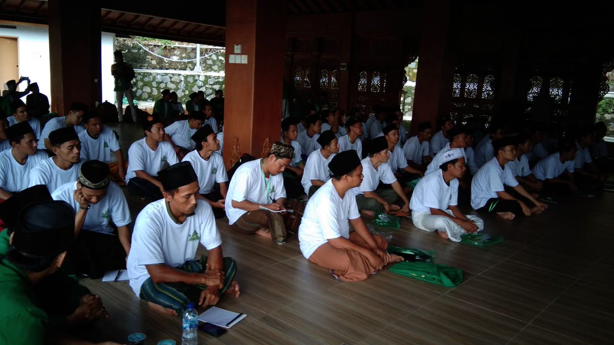 Pembukaan #DirosahUlaAnsorCirebon
Alhamdulillah, dihadiri langsung oleh Ketua RA Pusat KH. Mahfud Hamid 
Hadir juga Dandensus 99 <a href="/noeruzzaman/">KangZaman</a> <a href="/UjangBustomi/">Ust H Ujang Busthomi</a> <a href="/uyiwahid/">M-A-W</a>