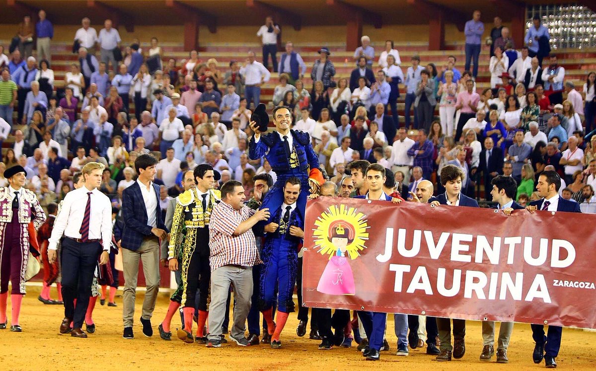 TaurinaZaragoza's tweet photo. #LaTauromaquiaNoSeToca 🤘🏻 #JTZ https://t.co/JpILDBte13
