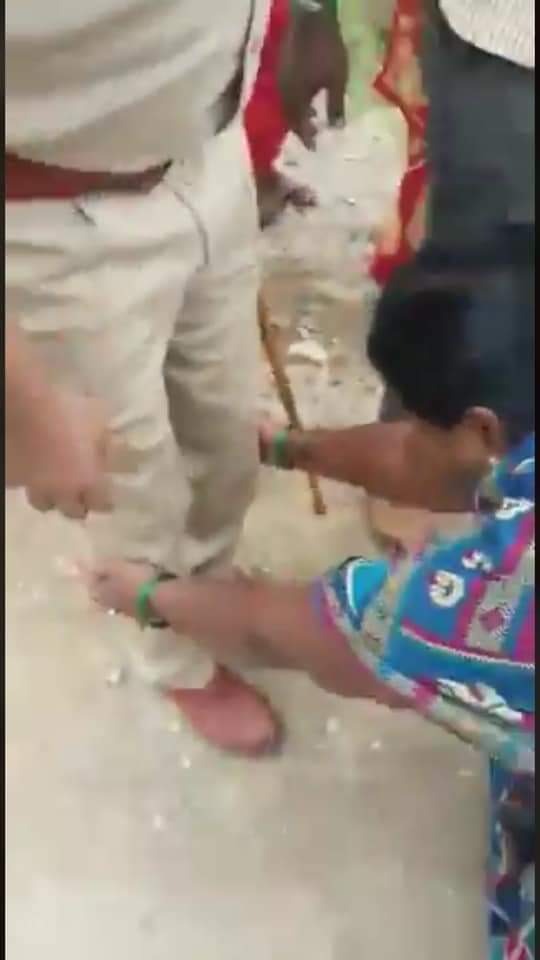 Kiishore_K's tweet photo. @sharmarekha @NCWIndia Police are  behaving like  Talibans and terrorists. Are we in Pakistan or Andhra Pradesh ? For each person there are 4 policemen to destroy peaceful protest https://t.co/crcvDVAi1f