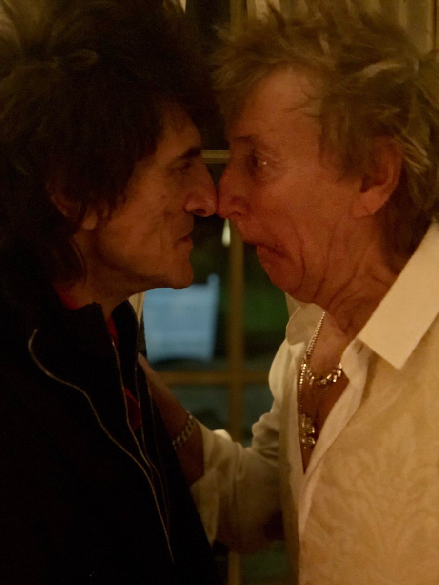 ronniewood's tweet photo. Happy Birthday Roderick @rodstewart and here’s to many more! With Kenney @KenneyJones #Faces #noses https://t.co/oi9oitdwRe