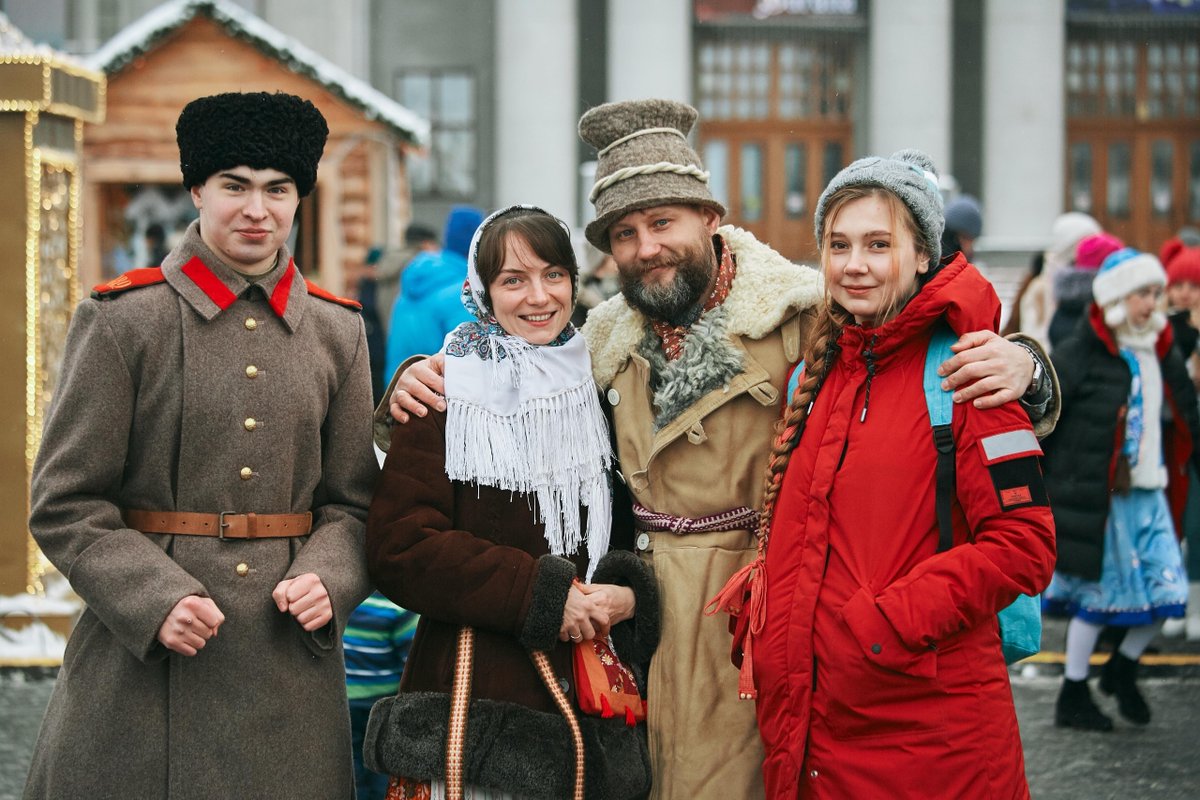 7 января 2020 года на площади Куйбышева по благословению Митрополита Самарского и Новокуйбышевского Сергия  состоялись Рождественские гуляния. Организатор праздника - НФ "ДЕОЦ". Фотографии с мероприятия можно увидеть в нашем фотоальбоме в вк - vk.com/album-14816651… #самара