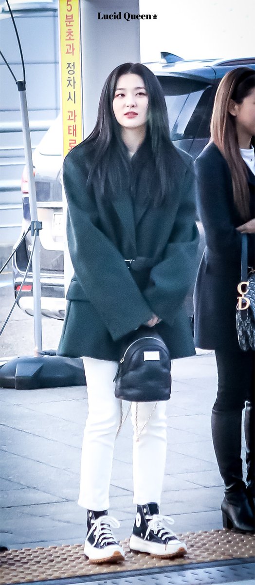 LucidQueen0210's tweet photo. 200110 ICN 3pic
#레드벨벳 #RedVelvet #슬기 #SEULGI https://t.co/52kywHVvzQ