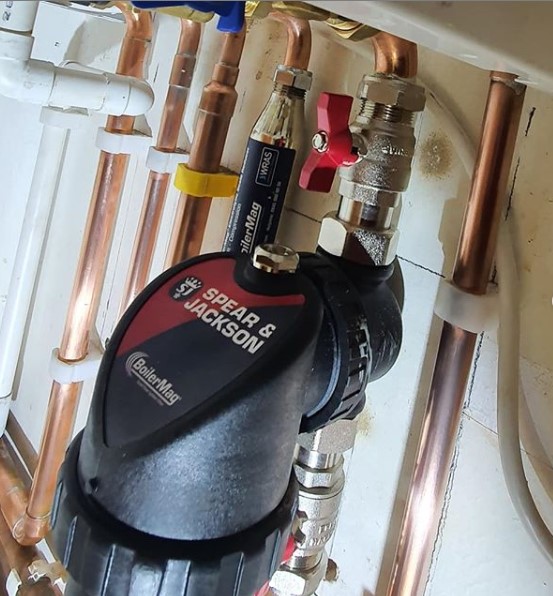 BoilerMag's tweet photo. Cheers to Aziz Bargit for sharing this great install shot of our domestic BoilerMag 👏👏👏

Enjoy your free magnetic torch!

#boilerinstall #boilerfilter #plumbing #heating #fridayfeeling https://t.co/yMXrtqduPd