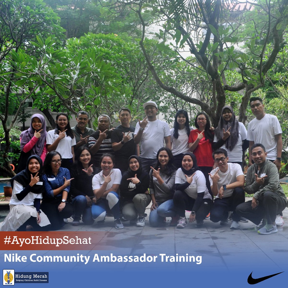 RNFRedNose's tweet photo. Tim YHM dan Nike Community Ambassador (NCA) mengadakan kegiatan memperdalam pemahaman mengenai teknik 6C 
#RedNoseFoundation  #UnderprivilegedChildren #AyoHidupSehat #HealthyLifestyle #6Cs #CoachesAcrossContinents #CAC #NCA #NikeCommunityAmbassador #NikeIndonesia #SimpleGames https://t.co/MQF74dCUq6