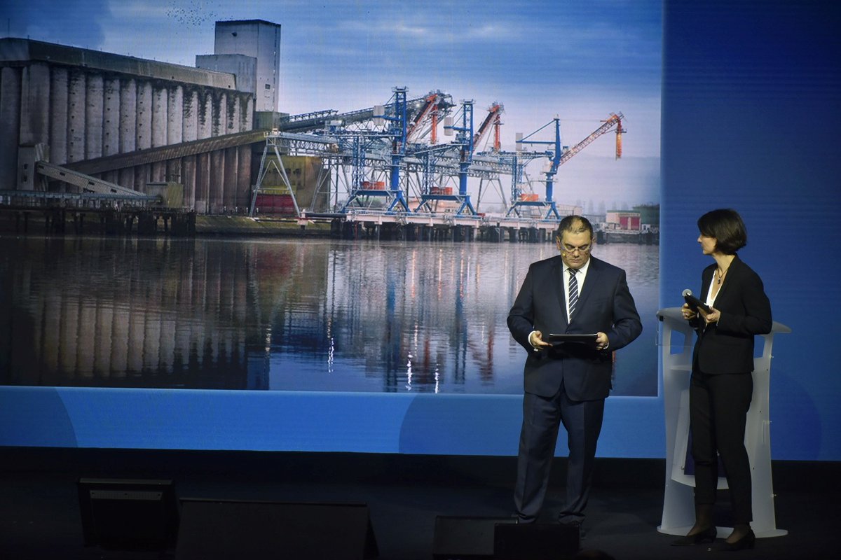 #AGSenalia Nouveaux portiques de chargement à Grand-Couronne <a href="/MatthieuCalais/">Calais Matthieu</a> <a href="/kindelbergerG/">Kindelberger Gilles</a>