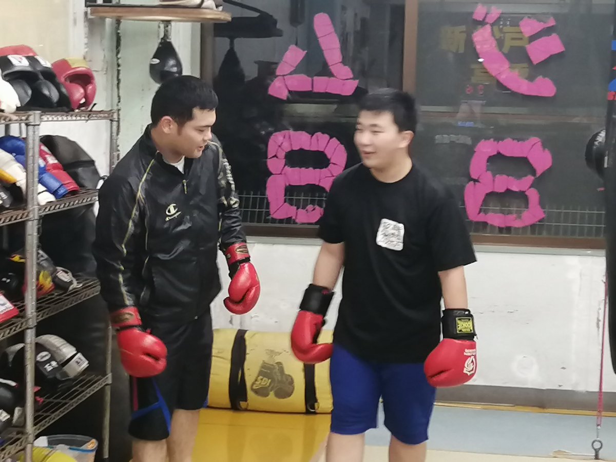 新松戸高橋ボクシングジム 高橋 郷 消防士ボクサー 淵田選手 と中学生の Rい君 が仲良く一緒に練習 R 消防士ってモテますか 淵 モテるよ R いいっすね Rい君 の将来の選択肢に 消防士 が加わったようです