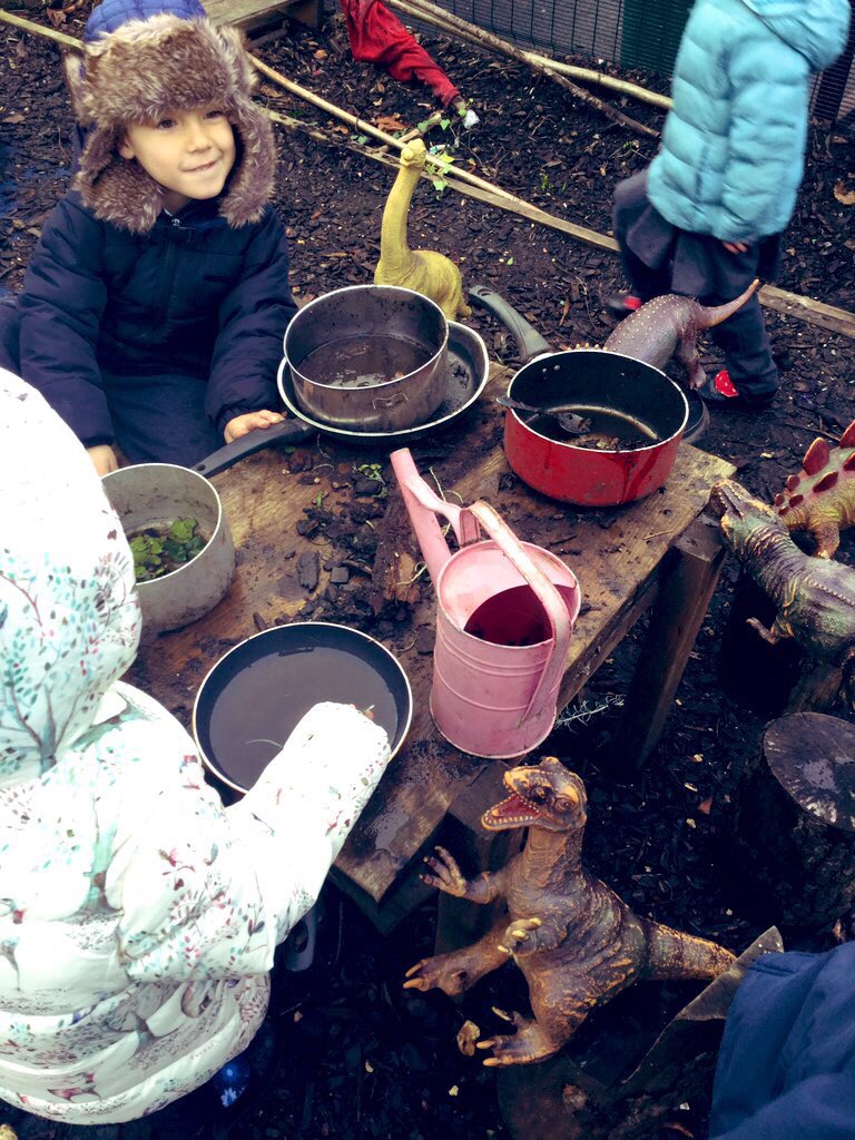 ThomasBuxtonEY's tweet photo. Great to be back outside after the holidays. Dream catchers and dinosaur cafes #eyfs #PLOD https://t.co/KB07pUcYUS