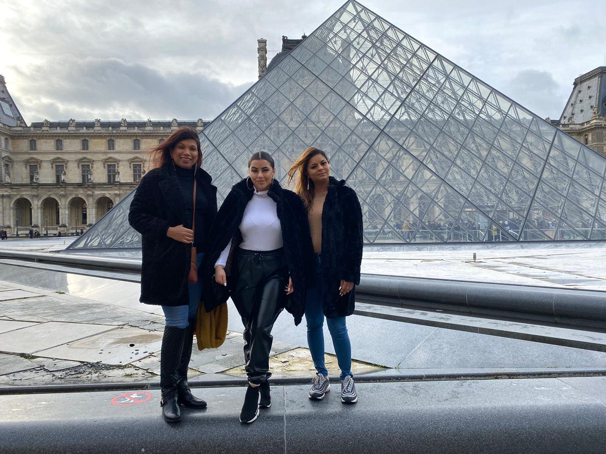 morelanduk's tweet photo. #paris2019 🎄 https://t.co/OEjYShBYY1