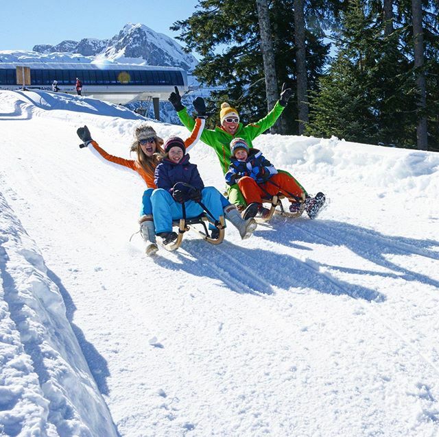 abtenau's tweet photo. Sport Special in Abtenau: #2 ▶️ Rodeln unlimited mit der Karkogel-Bergbahn. 🛷❄️
.
.
.
Mit der Gondel geht´s rasch hinauf auf den Berg und dann erwartet euch eine 3.2 km lange Strecke ▶️ Auf die Plätze, fertig und los 😍 Und für alle, die am Abend gerne rodeln gehen: 🌠 Abendr… https://t.co/kpEjd2ZiqM