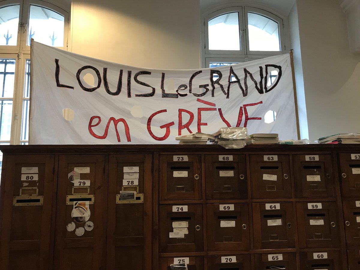 USyndicaliste's tweet photo. Une quinzaine de collègues décident de rester en grève aujourd’hui au lycée Louis-le-Grand contre la réforme des retraites et les e3c
#greve10janvier #reformedesretraites #stope3c https://t.co/0cQ88MOB4V