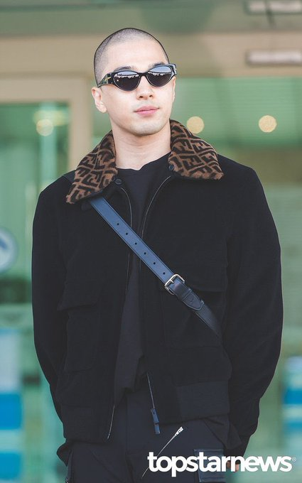 YG_Drag's tweet photo. YOU KNOW WE'VE MADE IT WHEN WE GET AIRPORT PICS AGAIN!!
THIS IS NORMAL! I MISSED NORMAL!
LIFE IS GOOD! https://t.co/hPctPi55DN
