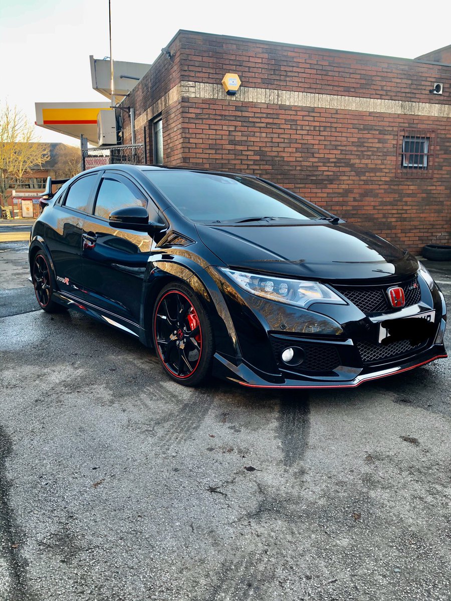 QueensService's tweet image. Lovely Honda Civic Type R in for service #leeds