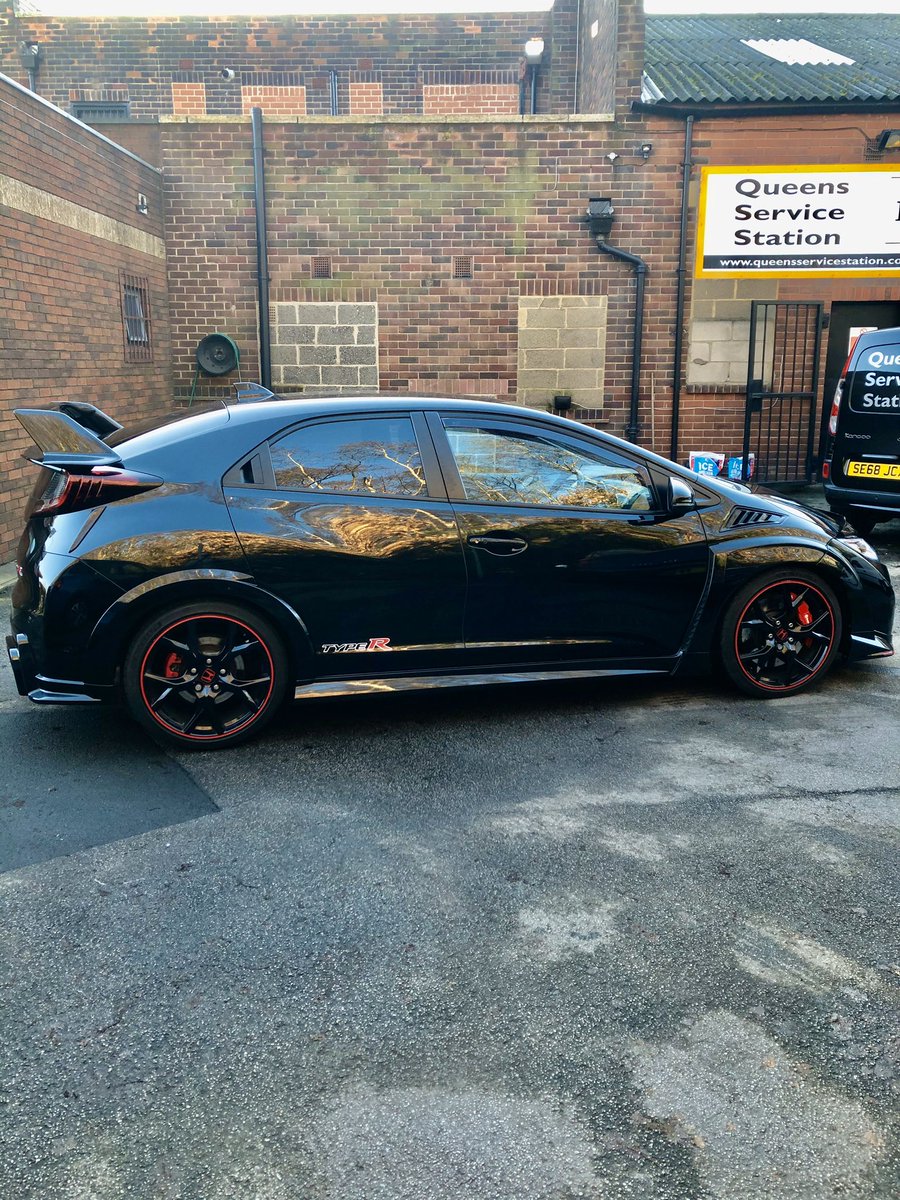 QueensService's tweet image. Lovely Honda Civic Type R in for service #leeds