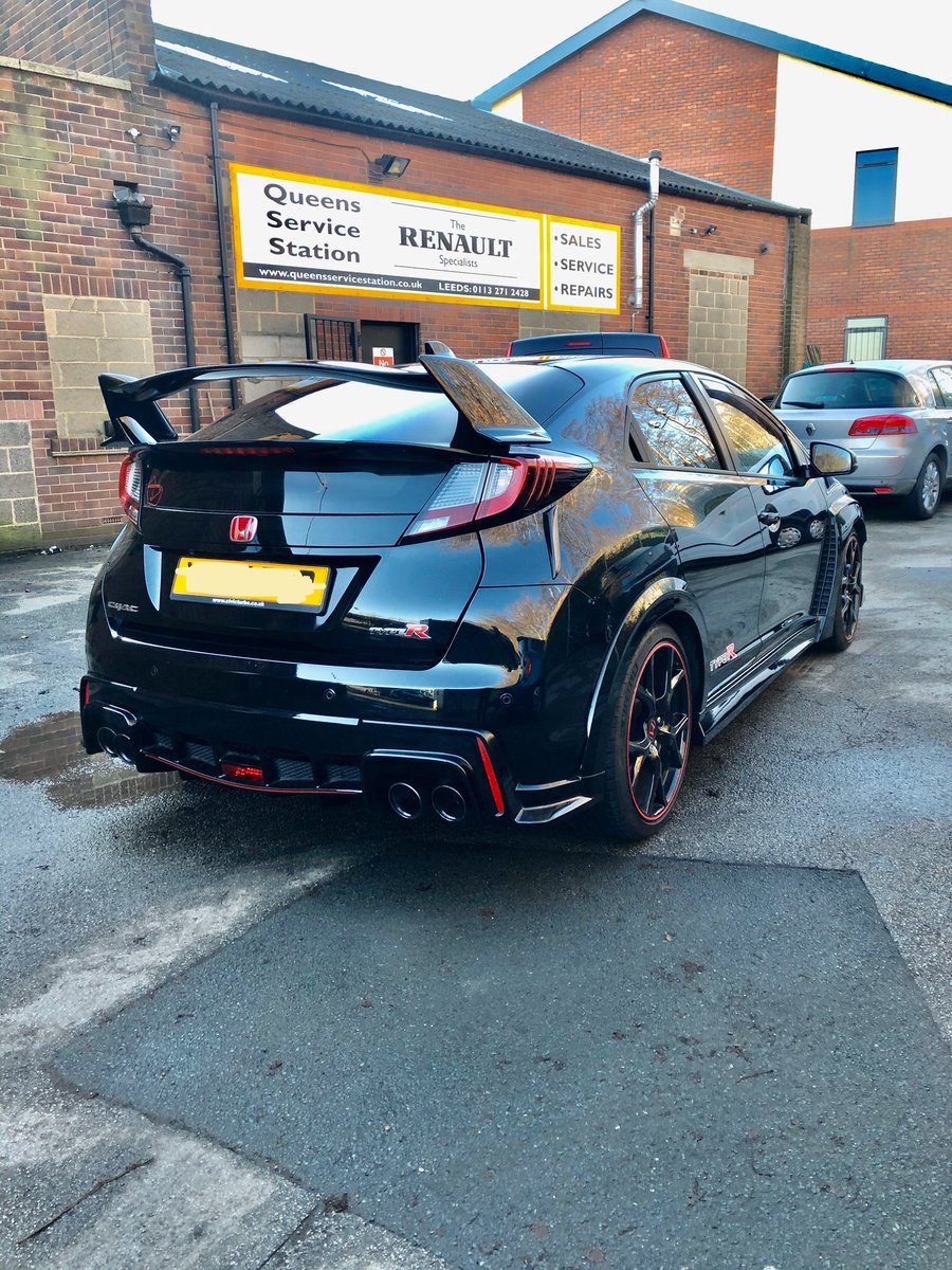 QueensService's tweet image. Lovely Honda Civic Type R in for service #leeds
