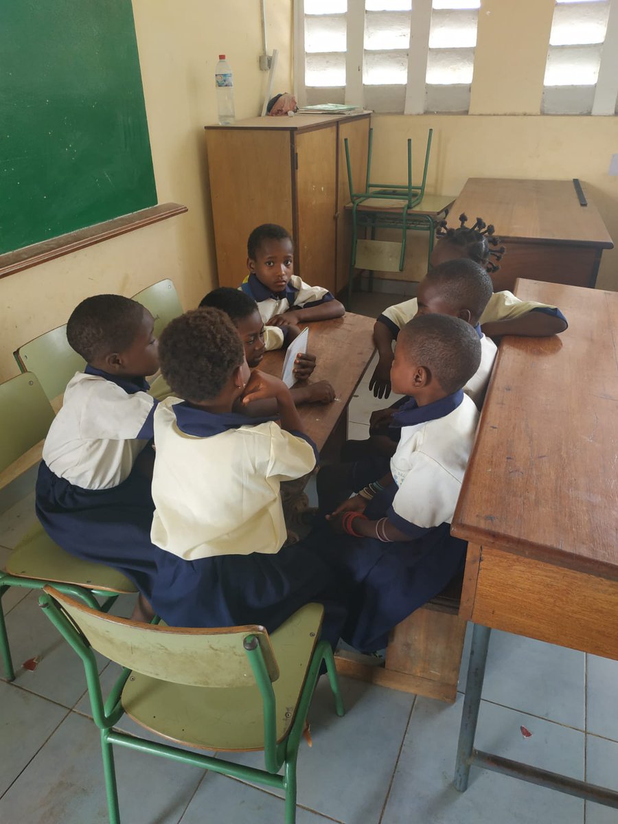 Locosporcultura's tweet photo. Taller de animación a la lectura con #Troki de @johnsonfumilayo en la escuela pública de #Basupu del Oeste. 
- Seguimos Sembrando Esperanza con #lectura #literatura #cuentos #leyendas #arte #cultura #locuras https://t.co/psbdVaPw5j