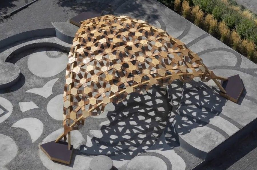 Madera21_corma's tweet photo. #BiomatGroup, Depto. de Materiales Biobasados y Ciclos de Materiales en Arquitectura, muestra la realización del 1er Pabellón Experimental de #ElementosBiocompuestos, una carcasa de luz segmentaria con #VigasdeMadera curvadas. #ITKE Ver video en 👉 https://t.co/fi86sLTgKj https://t.co/APL9U1Sa9T