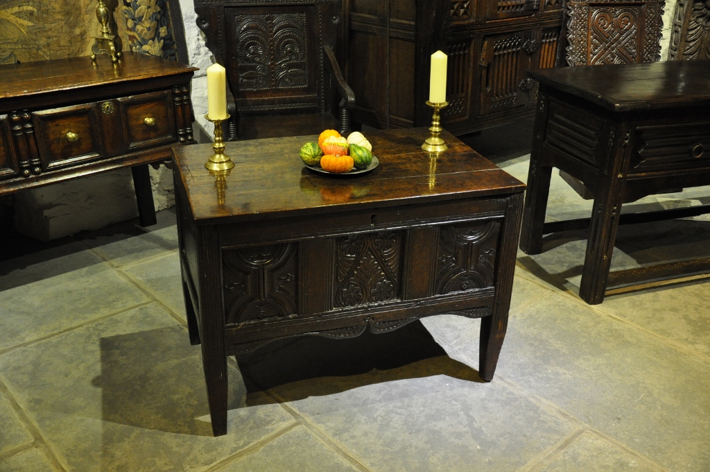 jackie_simonini's tweet image. A Rare Late Tudor English Oak #CounterTable. 
Dimensions:
Height: 27 inches (68.6 cms)
Width: 36 inches (91.4 cms)
Depth: 23 inches (58.4 cms)
Price-£9,850
bit.ly/2QEebfO
#antiquetable #oakfurniture #antique #furniture