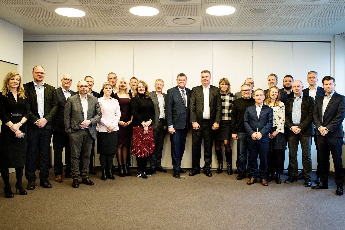 spisekammeret's tweet image. Vi lægger hus til første møde i klimapartnerskabet for fødevare- og landbrugssektoren i dag. Det er vigtigt, at vi har fokus på at videreudvikle vores fødevareproduktion og at være et foregangsland internationalt. Tak til @MogensJensenS for at komme forbi #dkpol #dkbiz